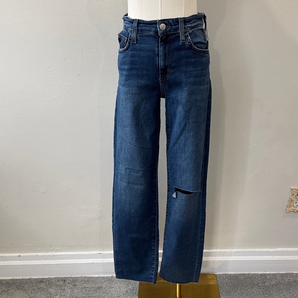NWT Joe’s “Flawless” Distressed Boyfriend Jeans  (Size 24)